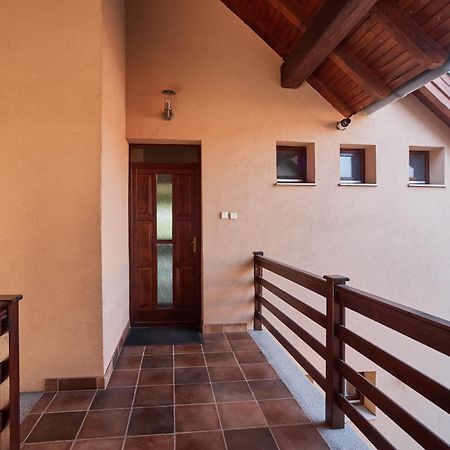דירות Lujza Apartman Goedoello מראה חיצוני תמונה
