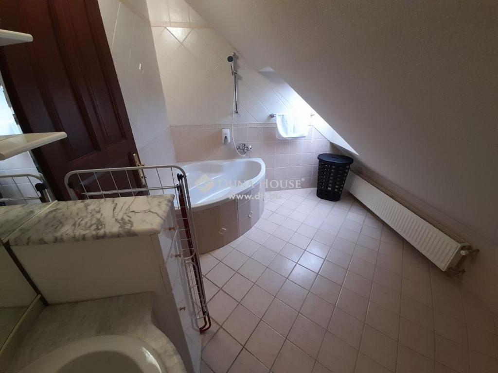 דירות Lujza Apartman Goedoello מראה חיצוני תמונה