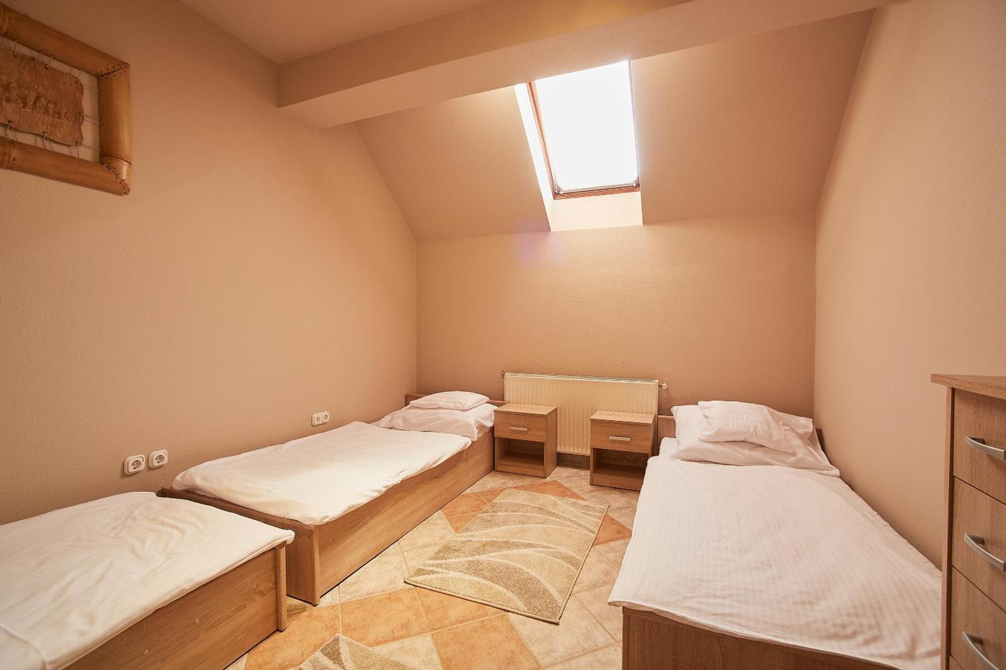 דירות Lujza Apartman Goedoello מראה חיצוני תמונה