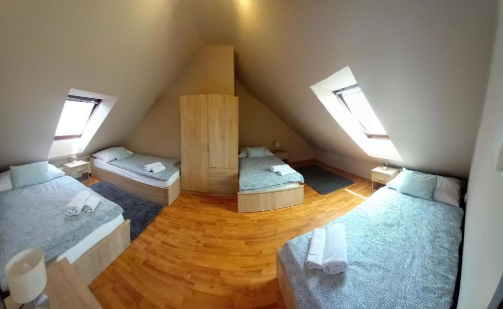 דירות Lujza Apartman Goedoello מראה חיצוני תמונה