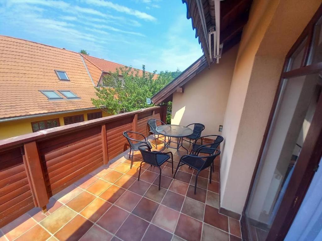 דירות Lujza Apartman Goedoello מראה חיצוני תמונה